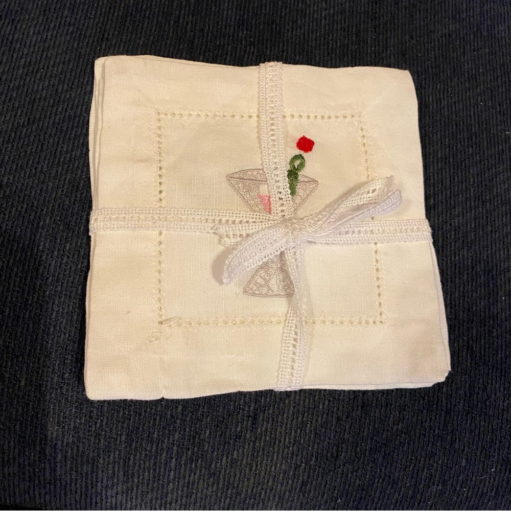 Set of 4 Tiramisu Linen White Cocktail Napkins- Embroidered Cocktails New